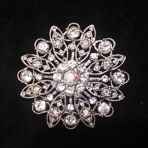 LIZ CLAIBORNE flower brooch design